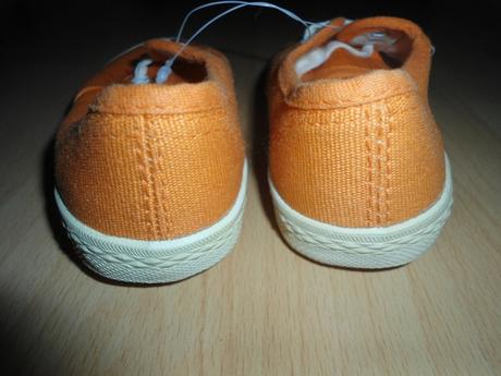 Oranzove vysivane cvicky, 27