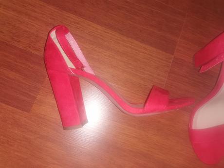 Červené sandálky, 38