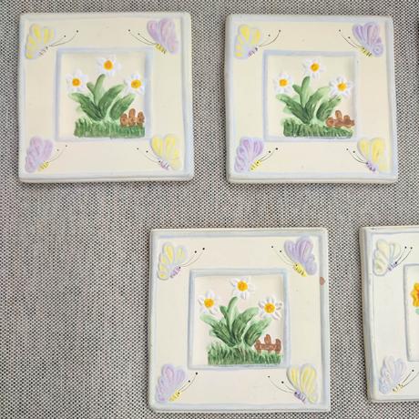 Sada keramické vazy a obrázky na stenu s kvietkami, 