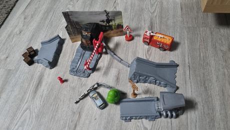 Vlak +rampa s drahou, 