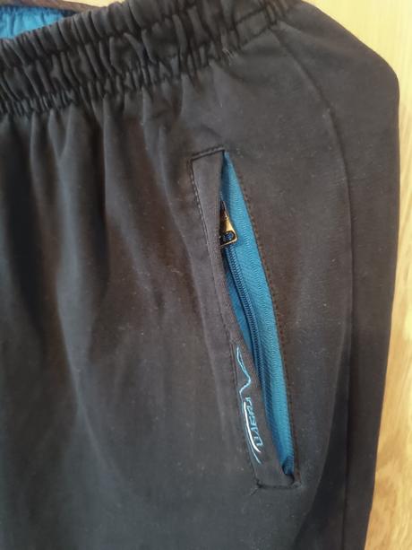 Športové tepláky (čierno-modré), s