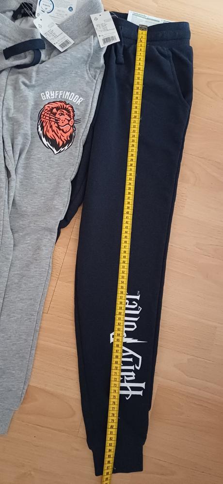 Nenosené tepláky, 152