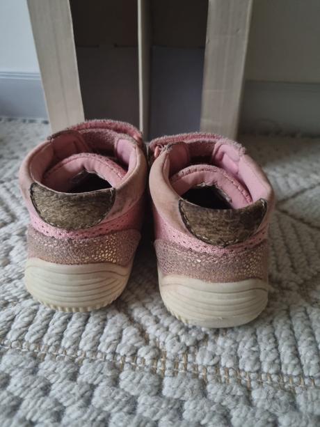 Ruzove tenisky zn. woden, 22