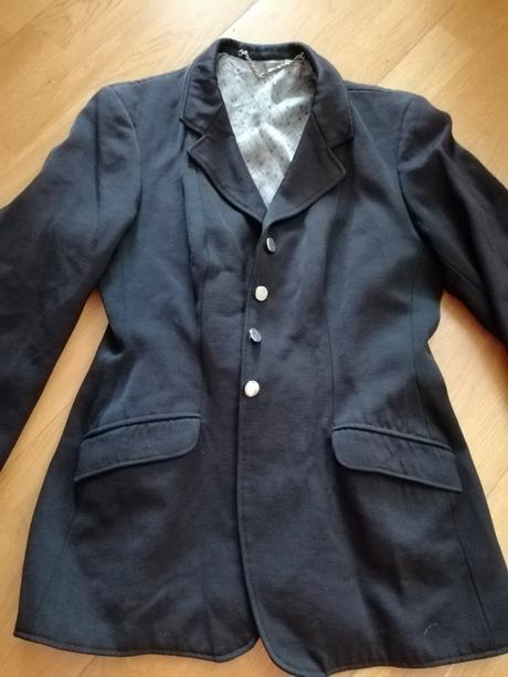 Čierne sako, 40