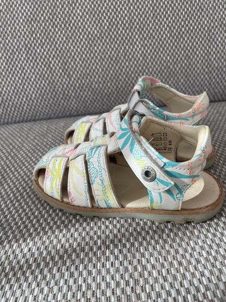 Sandálky, kickers,25