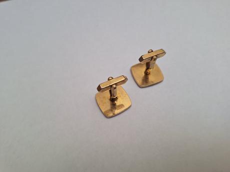 Manžetové gombíky, 