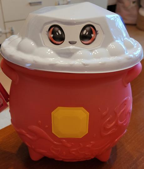 Magic mixies kotlík s plyšákom - otvorené,