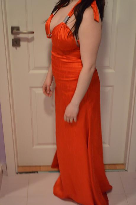 Dlhé červené šaty, s