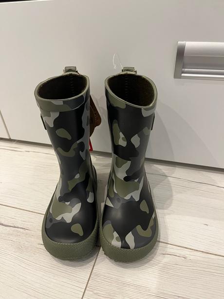 Gumáky bisgaard, 22