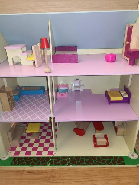 Domček pre bábiky s príslušenstvom, 