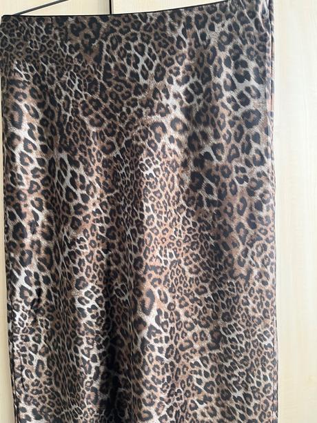 Midi sukňa zo saténu, tezenis,m