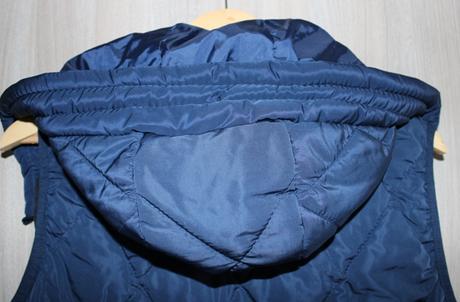 Tmavo-modrá vesta č.s, s