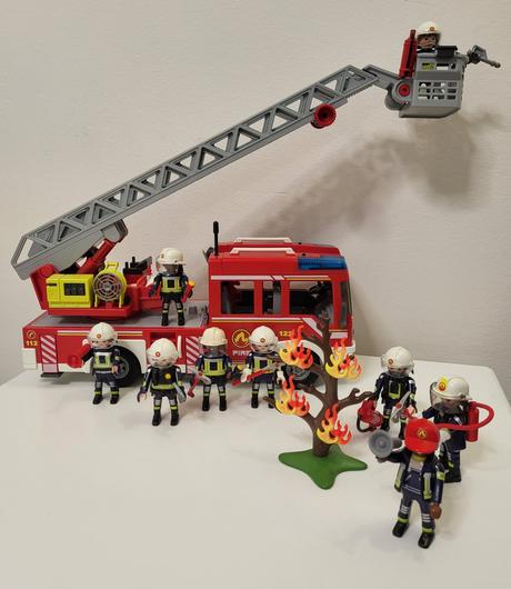 Playmobil 9463 + 9093 + iné - hasiči a auto, 