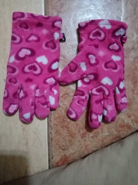 Dievčenska rukavice, 122