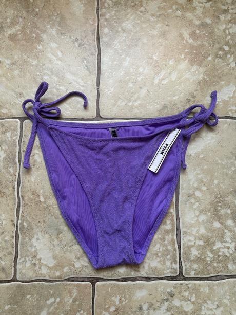 Lila trblietavé plavkové nohavičky vs, victoria's secret,l