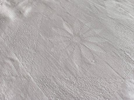 Darujem biely damaškový obrus, 