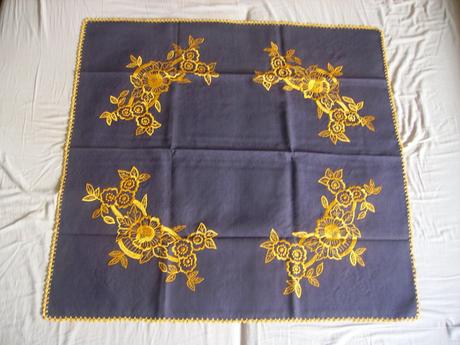 Vyšívané obrusy tmavohnedé s oranžovým 5 ks, 