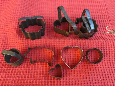 Staré kovové vykrajovačky, 