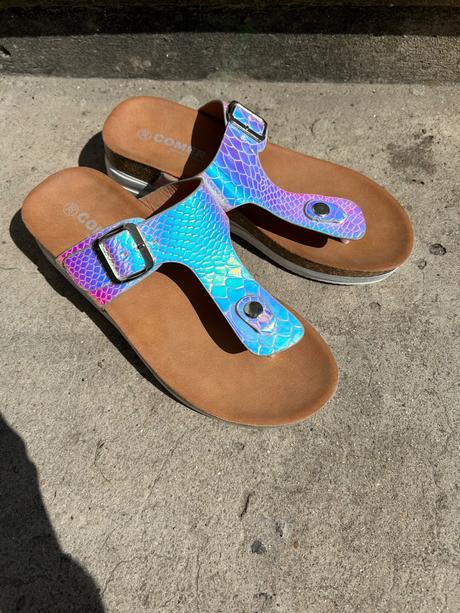 Šľapky medzi prsty, 38