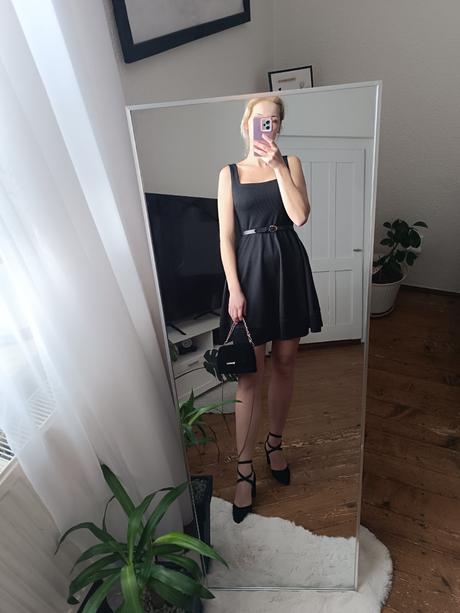 Čierne jednoduché šaty, atmosphere,40