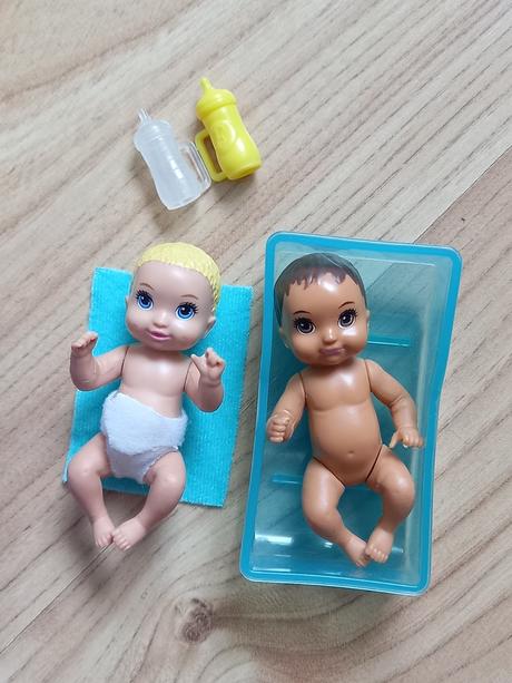 Bábätká barbie a stojan pre bábätká,