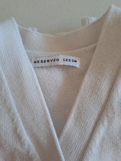Biely svetrík reserved, reserved,122