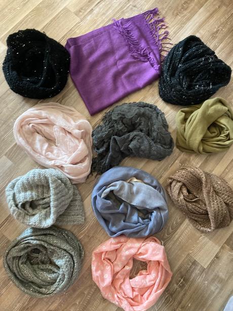 Balíček šál,nákrčník,šatky cena spolu za 11 ks, 