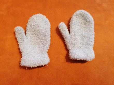 Rukavice hebučké, 68