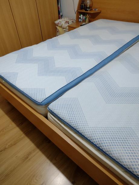 Predám manželskú posteľ rošty madrace 4ks a stálne, 