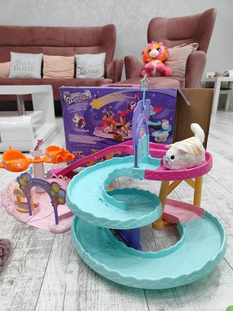 Furry frenzies interaktívne dráhy a škrečkovia, 