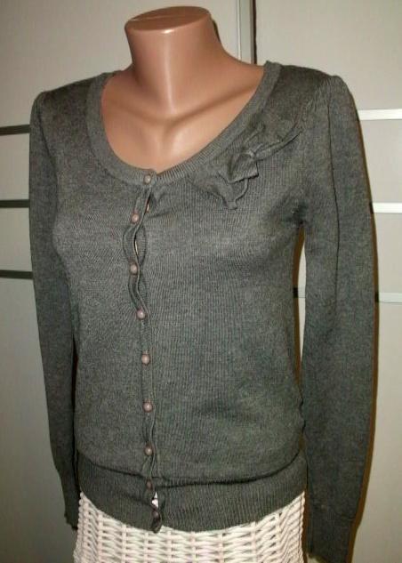 Skvelý svetrík s mašľou - veľ. s-m, s