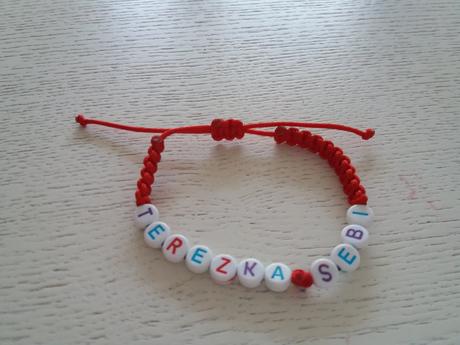 Náramky s menom, 