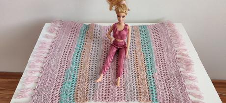 Háčkovaný koberec do barbie domčeka,