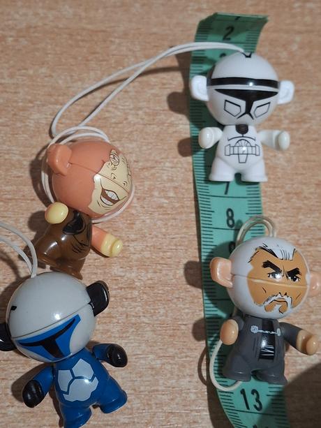 Star wars kinder hračky twist heads, 
