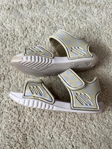 Sandalky liewood, 29