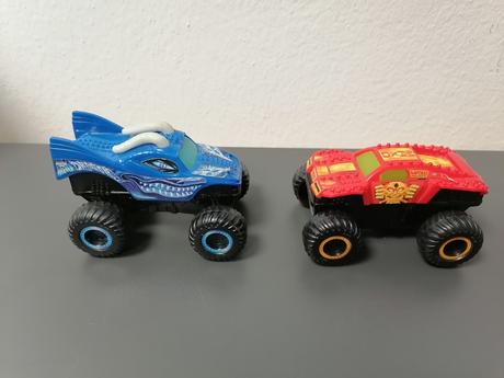 2 autíčka monster jam, 