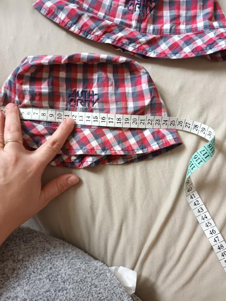 Darujem 3ks klobúkov, authority,92