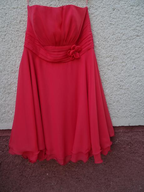 Nenosené spolocenske saty, 40