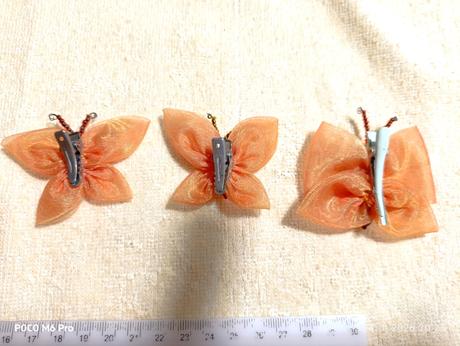 Korálikové aj látkové motýliky na štipcoch, 
