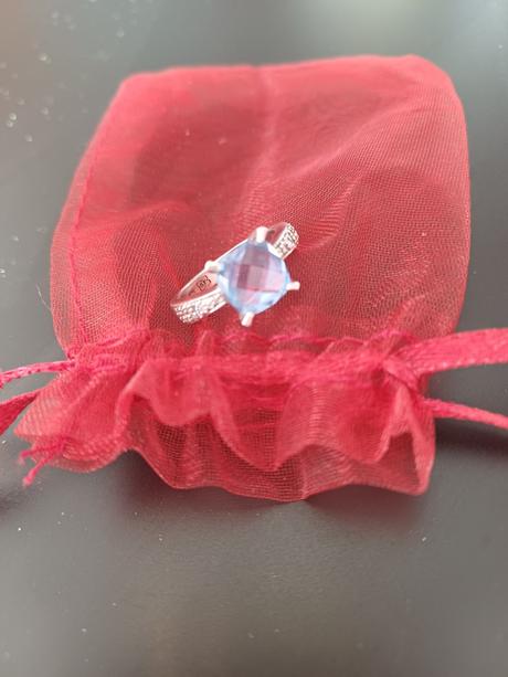 Strieborný prsteň so zirkónmi, 