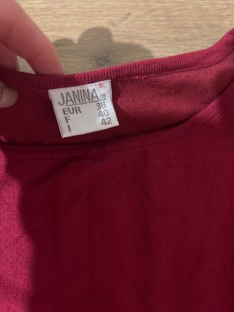 Krásny jemný pulóvrik, 38