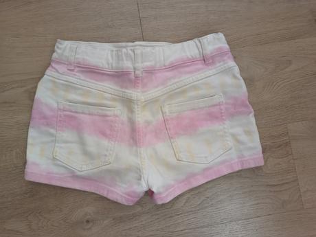 Šortky, f&f,134