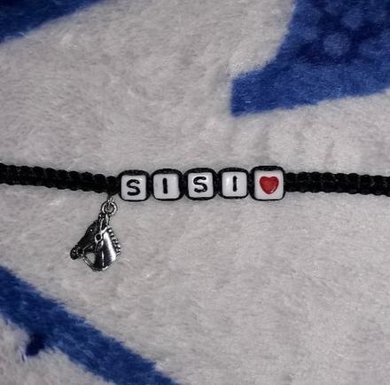 Náramok s koníkom,