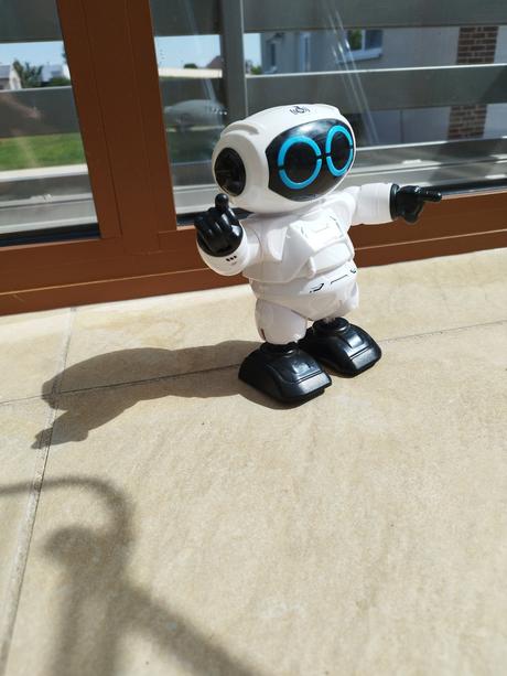 Tancujúci robot, 