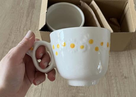 Nový biely keramický hrnček s kvetmi, 