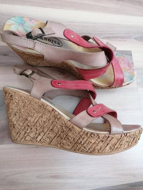 Úžasné kožené sandálky cyklamen, 39