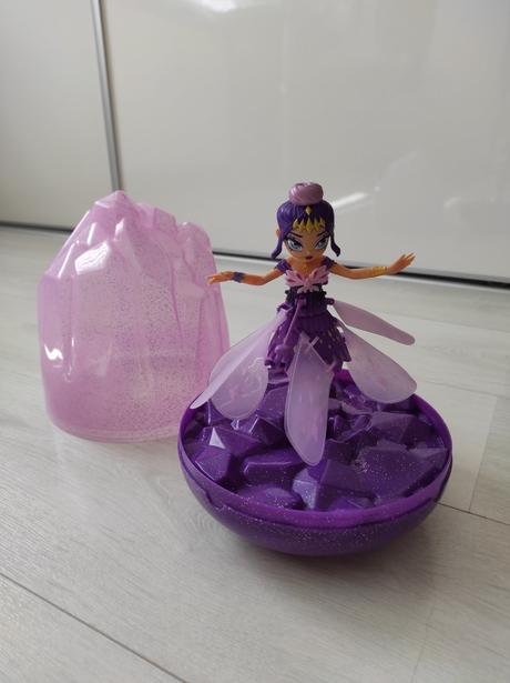 Lietajúca víla hatchimals,