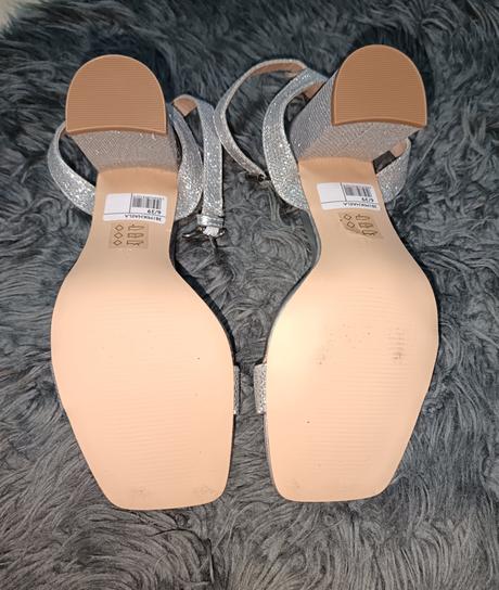 Strieborné sandále, 39