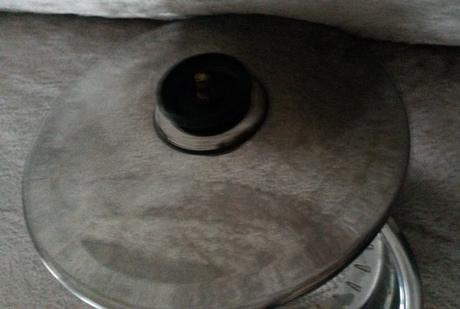 Kvalitna panvica z nerezovej ocele s pokrievkou,