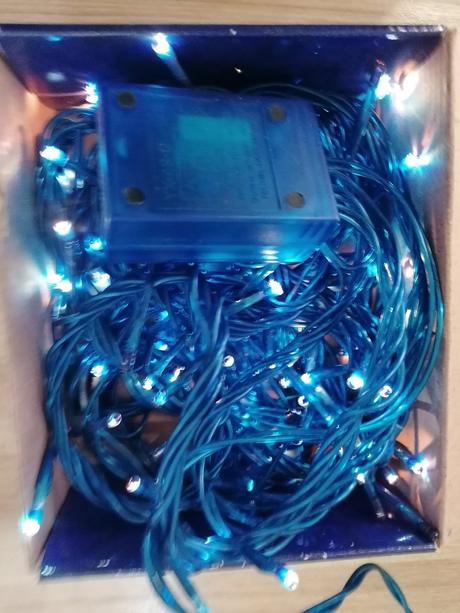 Modre svetlá na stromček, 